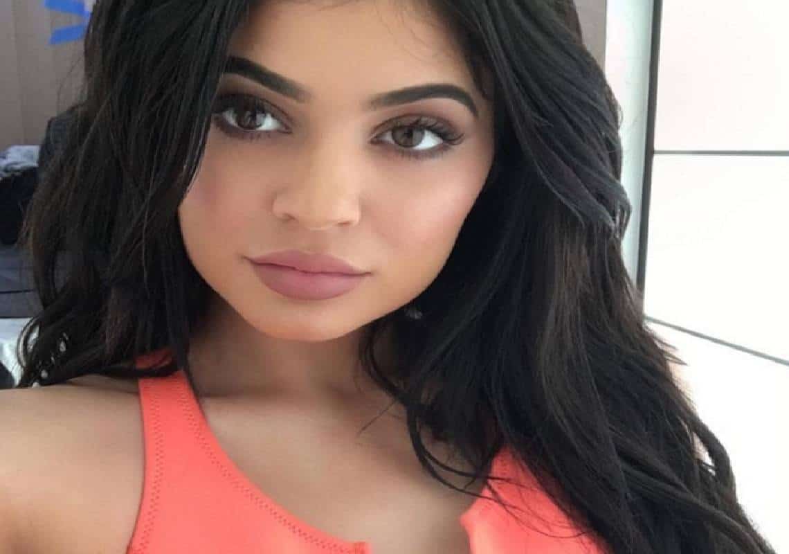 לאחר אין ספור שמועות: הגיעה ההכוחה שקיילי ג'נר אכן ילדה 