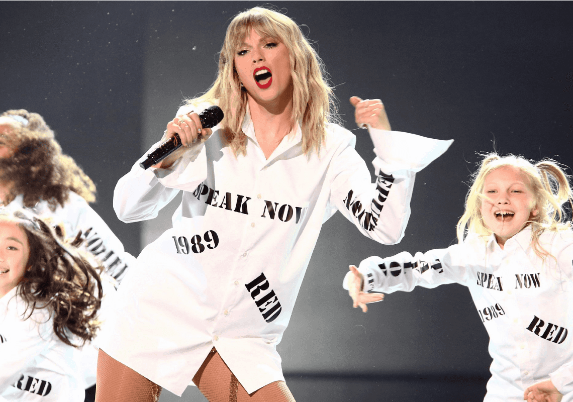 טיילור סוויפט משיקה מחדש את הסינגל "Love Story" בפרסומת של ריאן ריינולדס