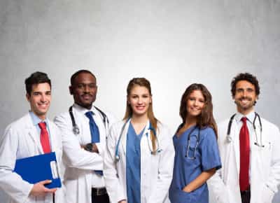 החלום האמריקאי מתפוגג: רופאים מהגרים נוטשים את ארצות הברית בעקבות מדיניות הגירה חדשה