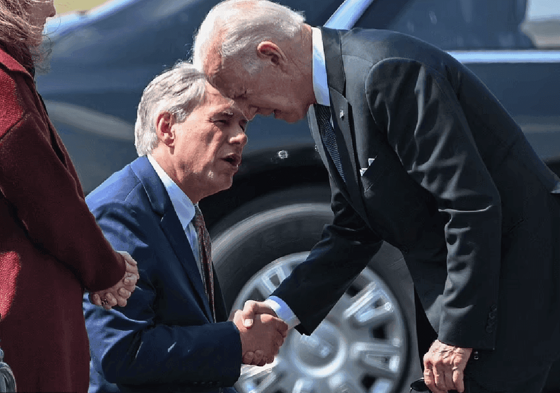 מושל טקסס בביקורת חריפה על ביידן: "מקרי המוות האלה הם עלייך"