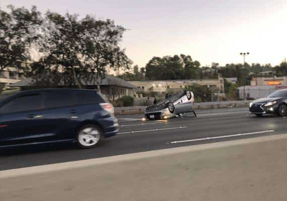 לוס אנג'לס: תאונה קטלנית בעקבות התהפכות מכונית בכביש 101 סמוך לוודלנד הילס