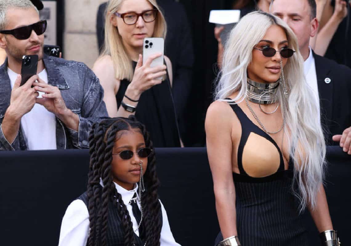 בתם של קים קרדשיאן וקניה ווסט צעקה על צלמי הפפראצי וזה מה שהיא אמרה