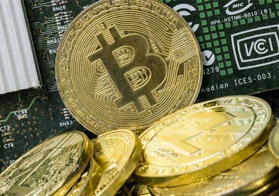 ביטקוין ממשיך בנפילתו, ערכו ירד מתחת לרף 5,000 דולר