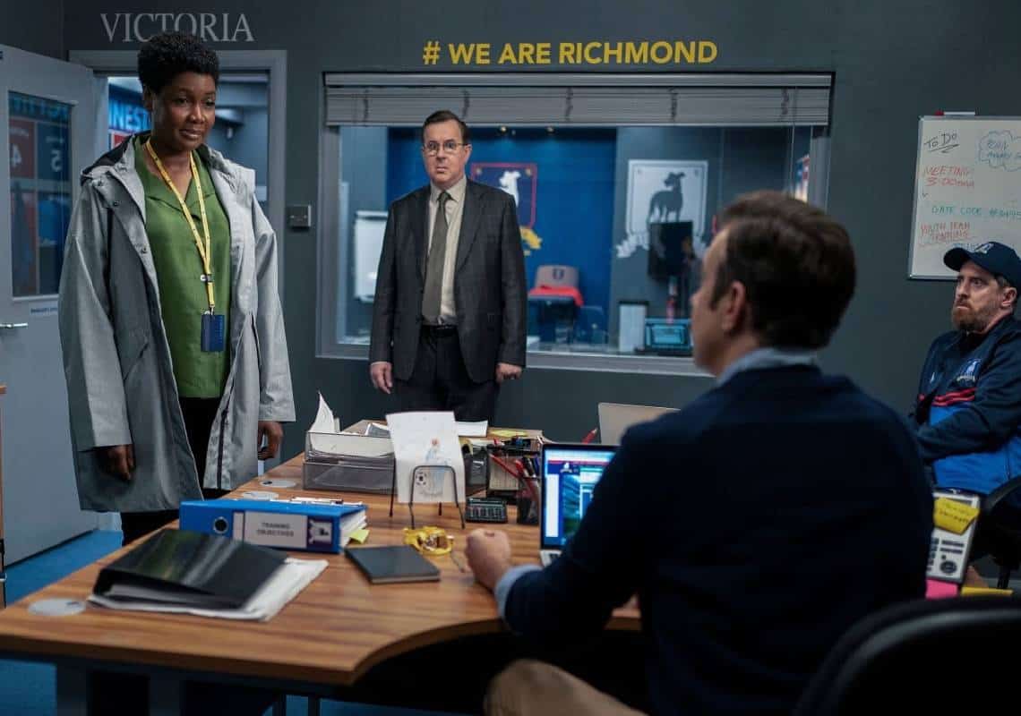 העונה החדשה של ״טד לאסו״ מצליחה לשמור על הקסם ולהישאר מהנה לצפייה 