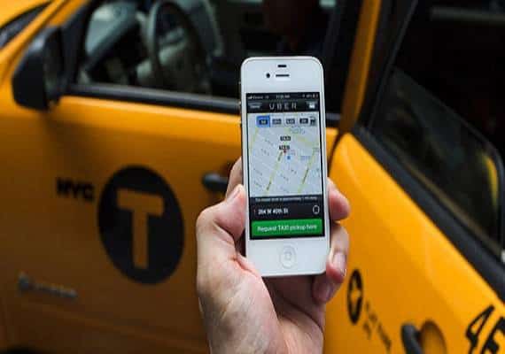 נהגי המוניות ותומכי אובר יצאו להפגין אחד נגד השני בניו יורק