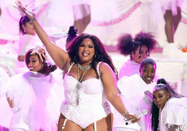 ליזו היא הזמרת הכי טובה וביונסה קיבלה פרס ממישל אובמה: כל הפרטים על טקס פרסי ה- 