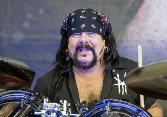 עולם המטאל מרכין ראש: ויני פול, מתופף "פנתרה", הלך לעולמו