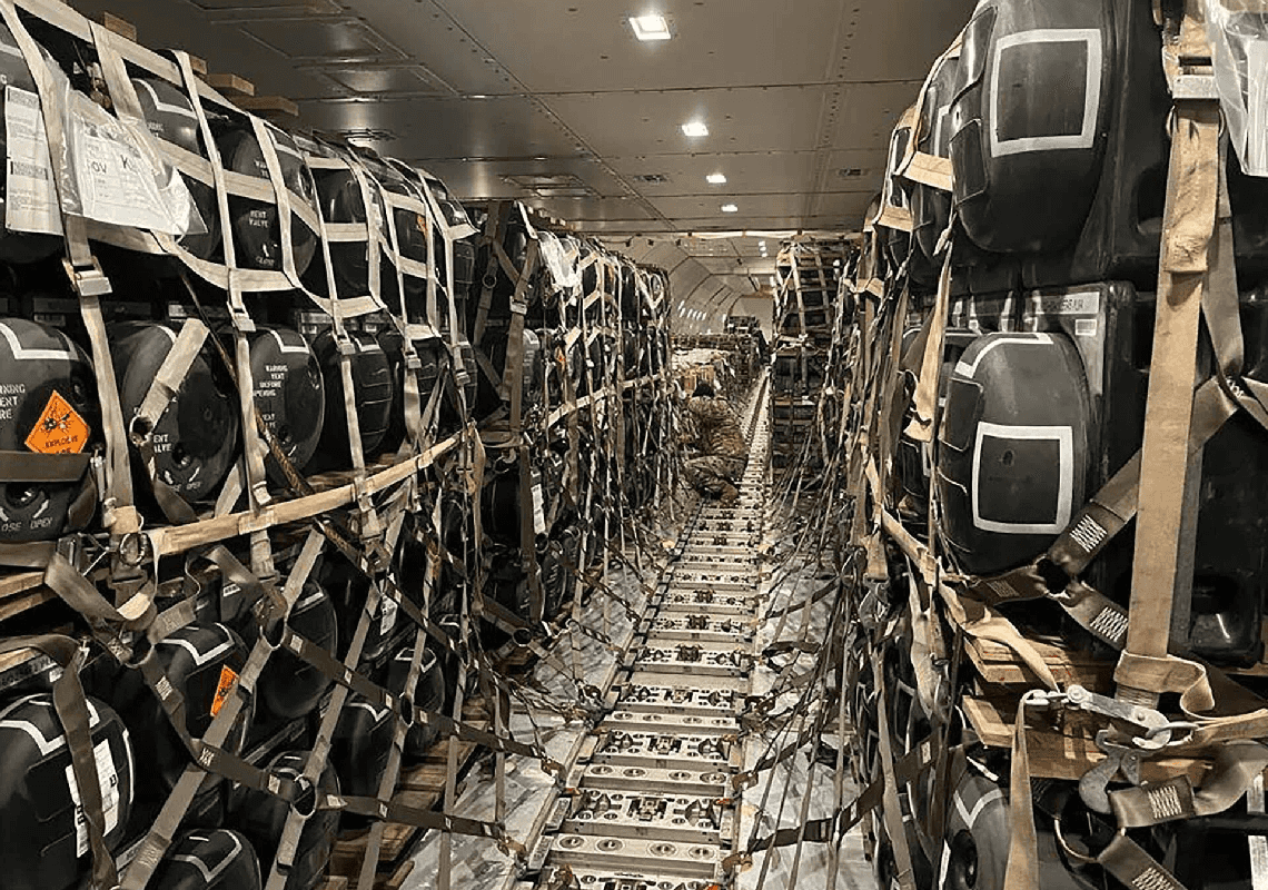 ארה"ב שלחה 300 טילי נ"ט לאוקראינה – וגירשה דיפלומטים רוסים מוושינגטון