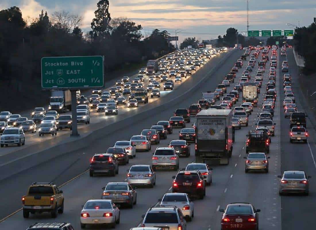 בית הנבחרים האמריקאי החליט לקיים הצבעה לביטול איסור מכוניות הבנזין בקליפורניה