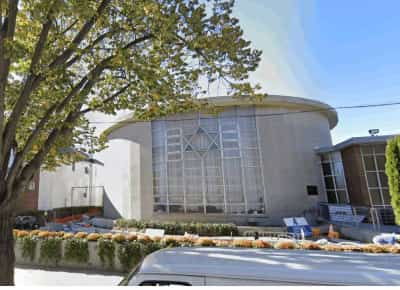 מאבק על קלפי ותפילה: בית כנסת בברוקלין מתנה מקום בחגים ברישום לבחירות