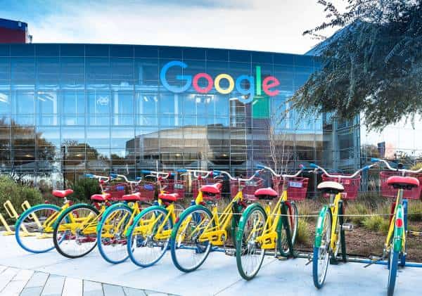 סנונית ראשונה? עובדי גוגל לא ישובו למשרדים לפני הקיץ הבא