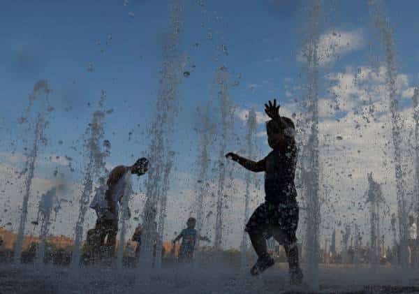 ניו יורק מתאוששת מגל החום, עשרות אלפים עדיין מנותקים מזרם החשמל