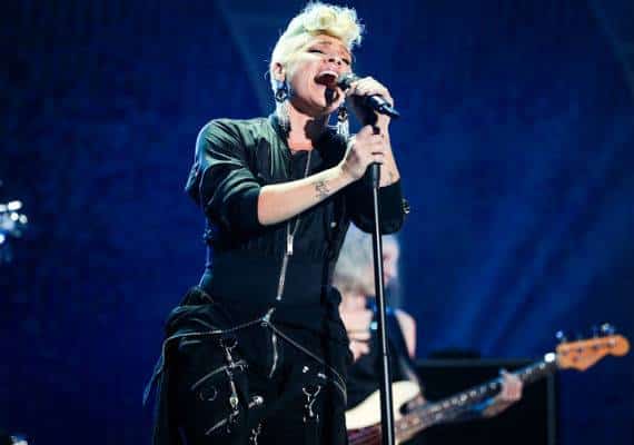 מיאמי: פינק מגיעה להופעה באזור במסגרת סיבוב הופעות מחוף לחוף