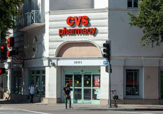 בגלל המחירים הגבוהים: וולמארט ו-CVS בדרך לפרידה