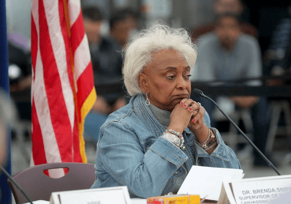 לאחר ספירת הקולות: המפקחת על ועדת הבחירות במחוז ברווארד התפטרה מתפקידה