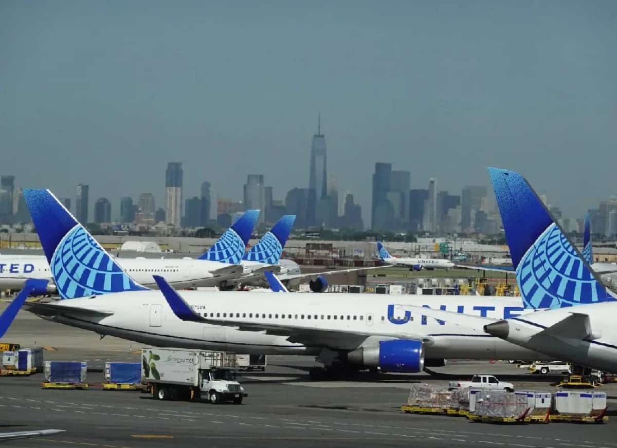 המלחמה באיראן נוחתת בארנק שלכם: יונייטד איירליינס תעלה את מחירי הכרטיסים ב-20% הקיץ