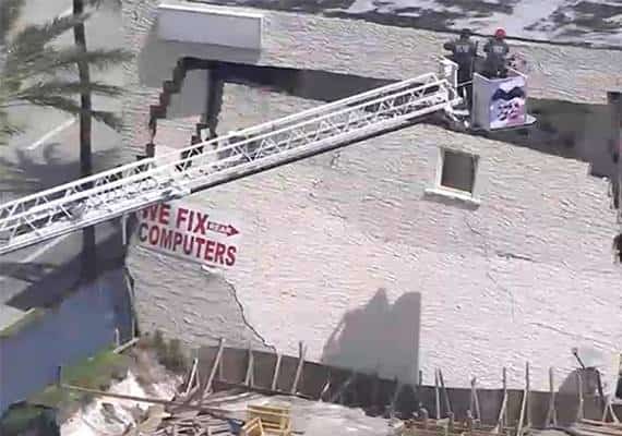 פלורידה: בניין קרס בדניה ביץ', כבישי האזור נסגרו לתנועה