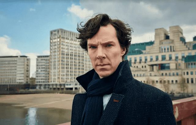 הסופר-הירו שיצא מהמסך: בנדיקט קמברבאץ', הציל רוכב אופניים מארבעה פושעים שתקפו אותו 