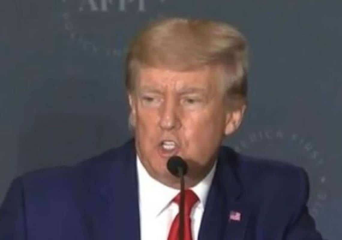 טראמפ: "לברון ג'יימס צריך להתחרות כאישה"