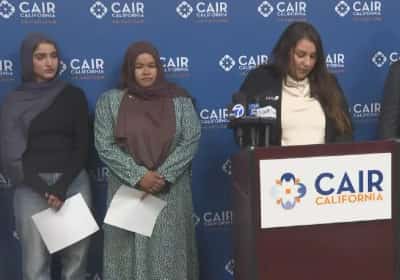 מחוז אורנג' נתבע ע"י המועצה האסלאמית בטענה: הכריחו צעירות מוסלמיות להסיר את החיג'אב