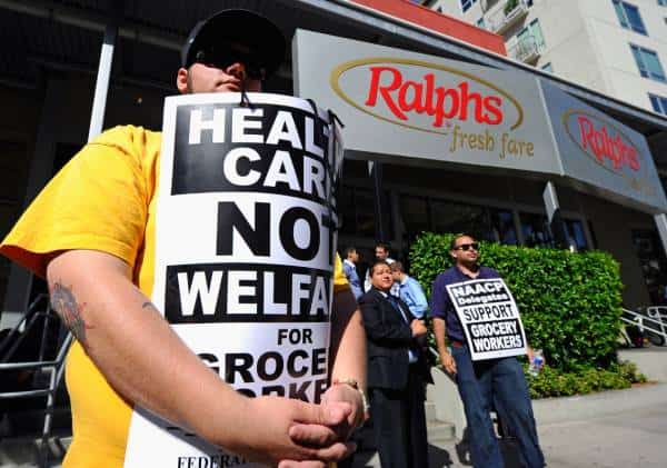 בדרך לעיצומים בסופרמרקטים בדרום קליפורניה: 50 אלף עובדים מאיימים לפתוח בשביתה