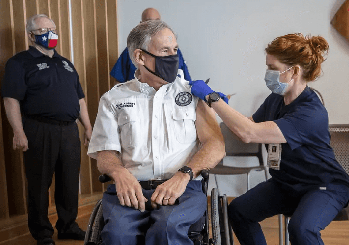 מושל טקסס נמצא חיובי לקורונה – למרות שקיבל את שני החיסונים