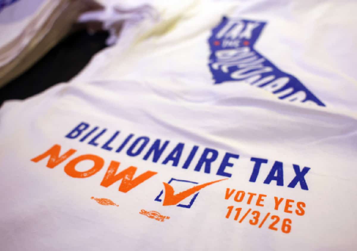 יותר ממיליון חתימות נאספו: היוזמה להטלת מס על מיליארדרים בקליפורניה בדרך לקלפי