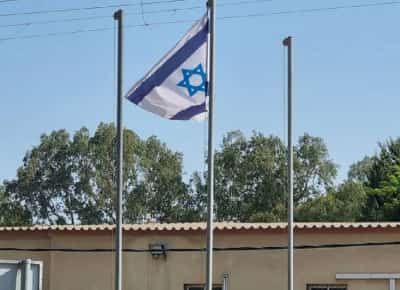 הויכוח שהסעיר את מיאמי: קורל גייבלס דחתה את הנפת דגל ישראל ובחרה בפתרון פשרה