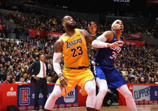 המושכים בחוטים: הסיבות מאחורי הצלחת הקליפרס מול כישלון הלייקרס בלוס אנג'לס 