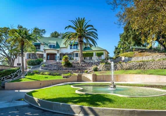 כריס הארדוויק רכש את  ה-"הטירה" באיגל רוק, לוס אנג'לס, ב-5.6 מיליון דולר