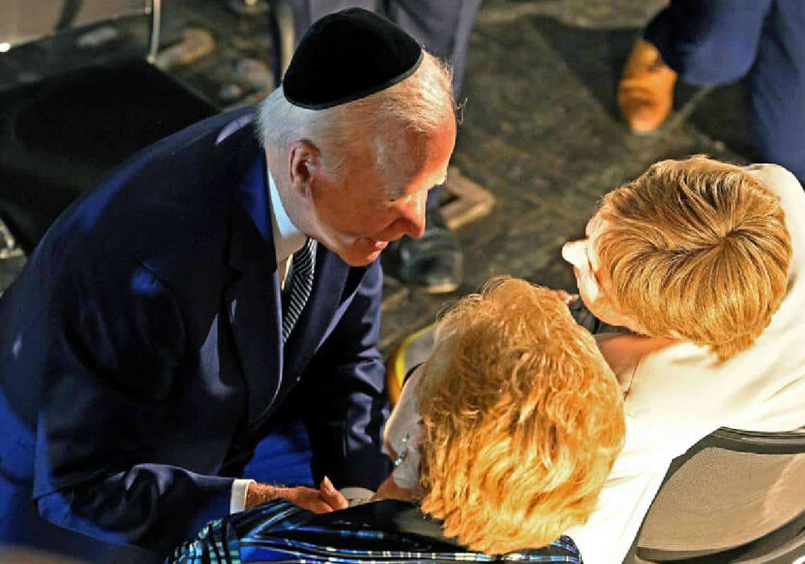 שורדות השואה סיפרו על המפגש עם הנשיא, "הוא היה חמוד ונישק", ביידן חתם בספר האורחים - "לעולם לא נשכח"