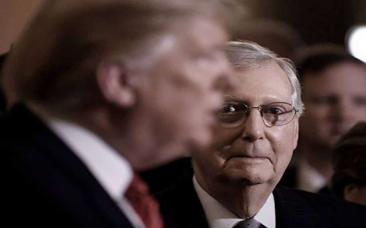 מנהיג הרפובליקנים התקפל: "הולך להצביע בעד זיכוי הנשיא"