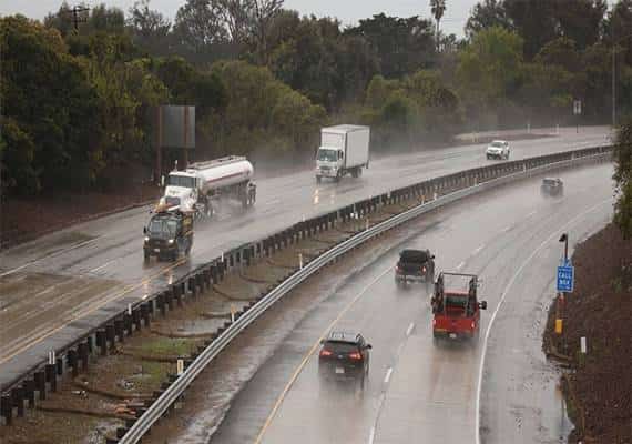 לוס אנג'לס: גשמים וסופות רעמים בדרך לאזור
