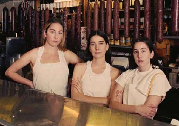 מוסיקה היא החיים! האלבום החדש של להקת HAIM מזנק למקום ה-1