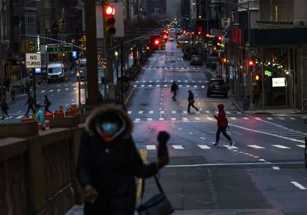 פתיחת בתי הספר לצד סגירה ממוקדת של עסקים: ניו יורק נערכת לעונת החורף הקשה בתולדותיה