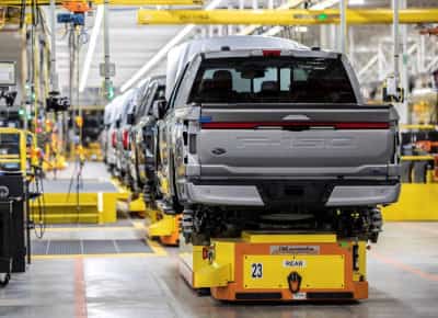 טעות חשמלית יקרה: פורד משנה כיוון וסופגת מכה של 19.5 מיליארד דולר