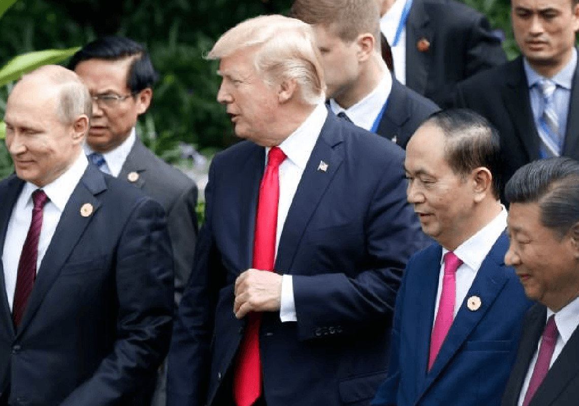 הפתרון של טראמפ: ארה"ב צריכה לשים דגל סין על מסוק קרבי – ולפוצץ את רוסיה