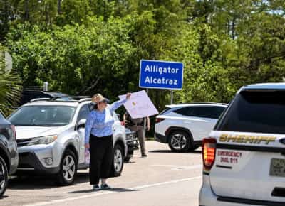שופטת פדרלית מקפיאה את בניית מרכז המעצר קרוקודייל אלקטרז בפלורידה