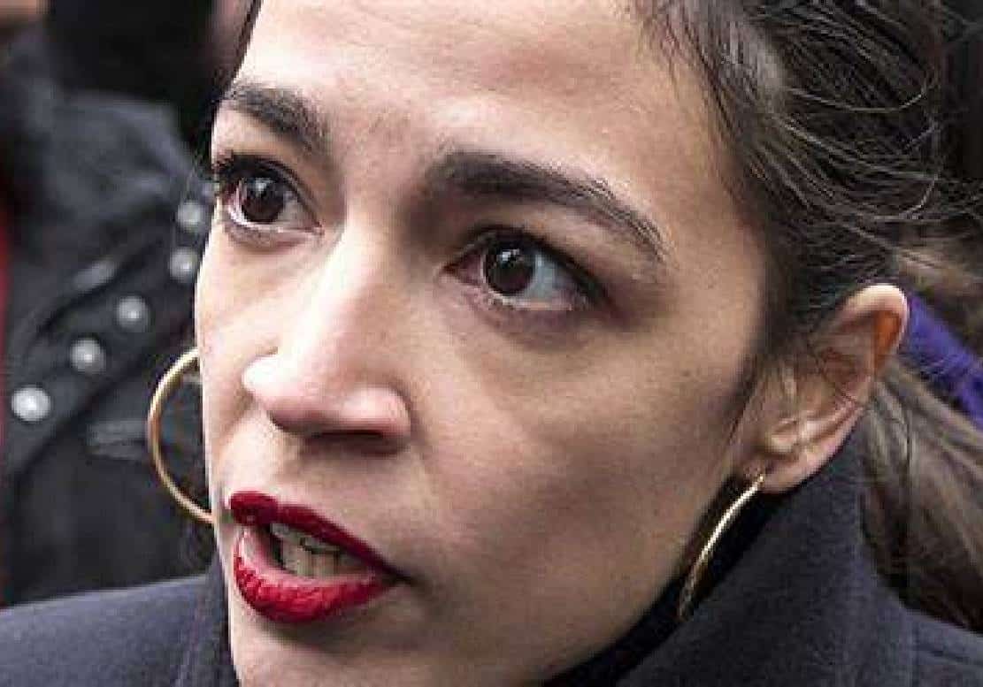 ‏צפו: AOC הושפלה מול תומכיה בקליפ שהפך לויראלי, 'למה את לא יכולה להיות יותר כמו טולסי גבארד?'‏