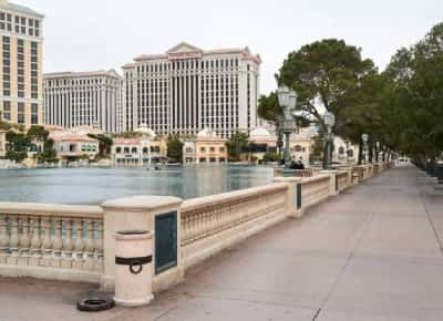 עיר החטא בצרות: הקליפורנים נוטשים את לאס וגאס ומשאירים את בתי הקזינו ריקים