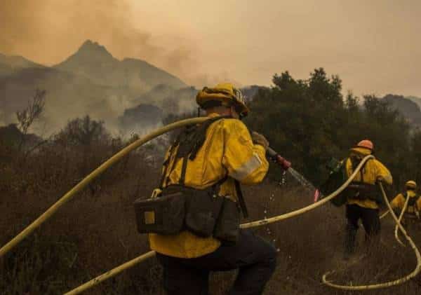 בשל החשש לשריפות: חברת החשמל עלולה לנתק כ-100 אלף בתים באזור לוס אנג'לס