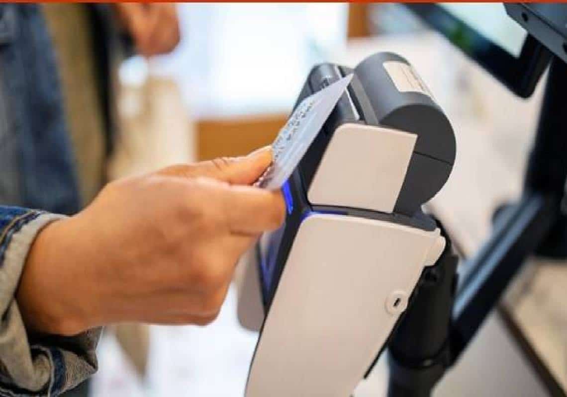 משלמים בכרטיס אשראי? ממשלות עוקבות אחרי המיקום שלכם