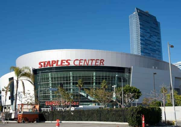 מושל קליפורניה מפגין אופטימיות: "יתכן שנוכל לחדש את ליגות הספורט בתוך כמה שבועות"