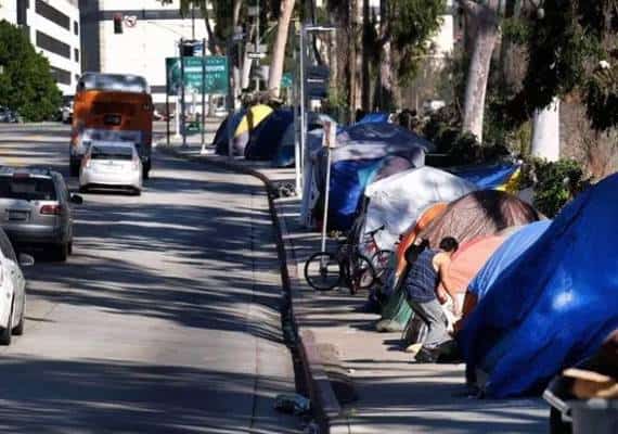 משבר מתחמי חסרי הבית בלוס אנג'לס- הרשויות מתקשות להתמודד עם המטרד הסביבתי