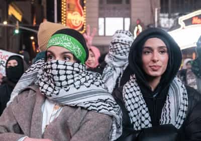 קמפיין ענק בטיימס סקוור: רבנים אורתודוקסים קוראים לאמריקה "להתעורר"