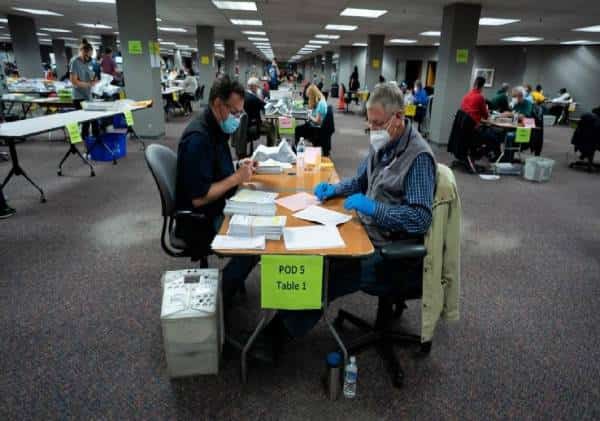 רעידת אדמה בוויסקונסין: "עובדי קלפיות קיבלו הוראה למלא כתובות של פתקי דואר בלתי כשרים"