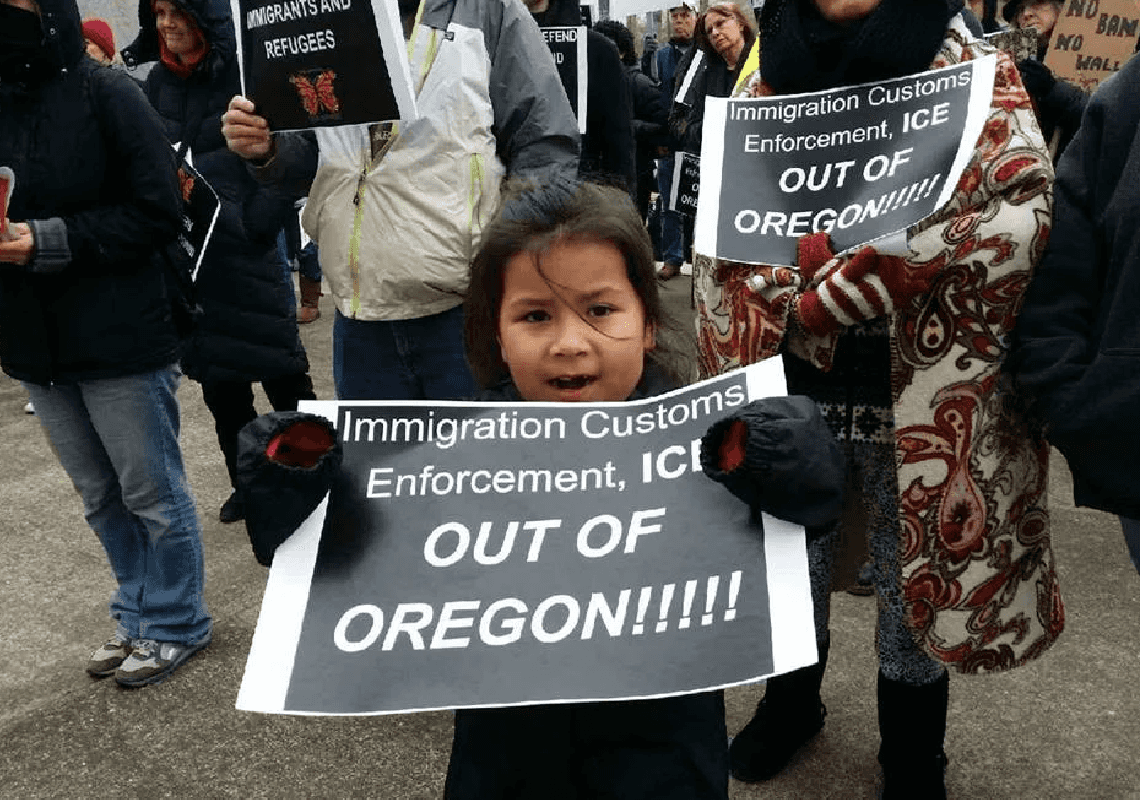 היועמ"שית של אורגון מנחה את המסתננים כיצד להתחמק מהגירוש ההמוני של טראמפ