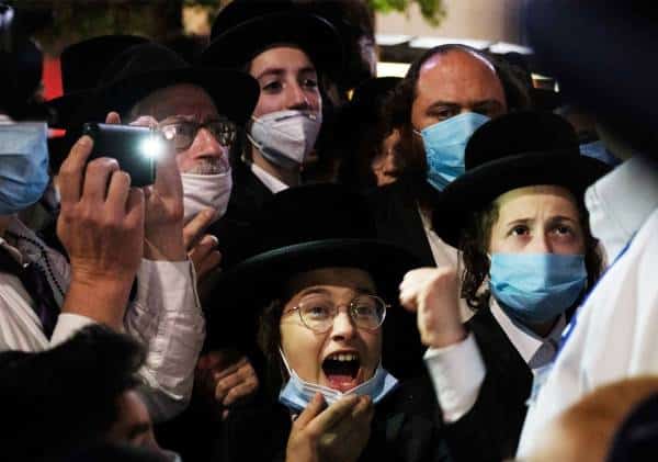 הקהילה החרדית בניו יורק פנתה לביהמ"ש העליון: "בטלו את מגבלות הקורונה בבתי הכנסת"