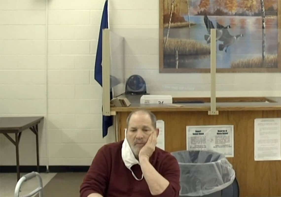 "חסם את הדלת של השירותים ונגע בעצמו": עדות קשה במשפטו של מפיק הסרטים הארווי ויינסטין