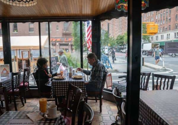 טלטלה נוספת בתעשיית המסעדות בניו יורק: אזורי הישיבה יסגרו עד להודעה חדשה